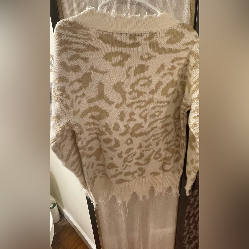 Very soft, comfy sweater !